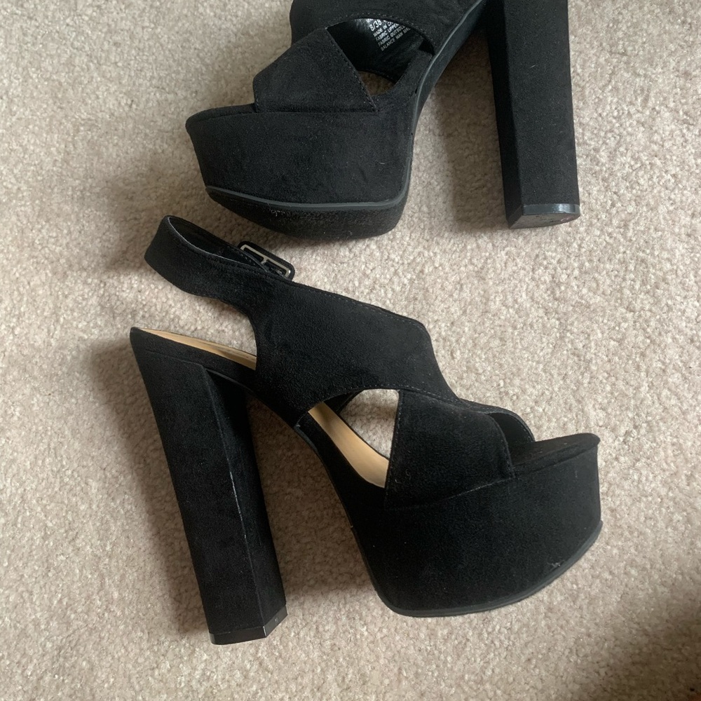 Just fab size 8 black heels! Worn once!!